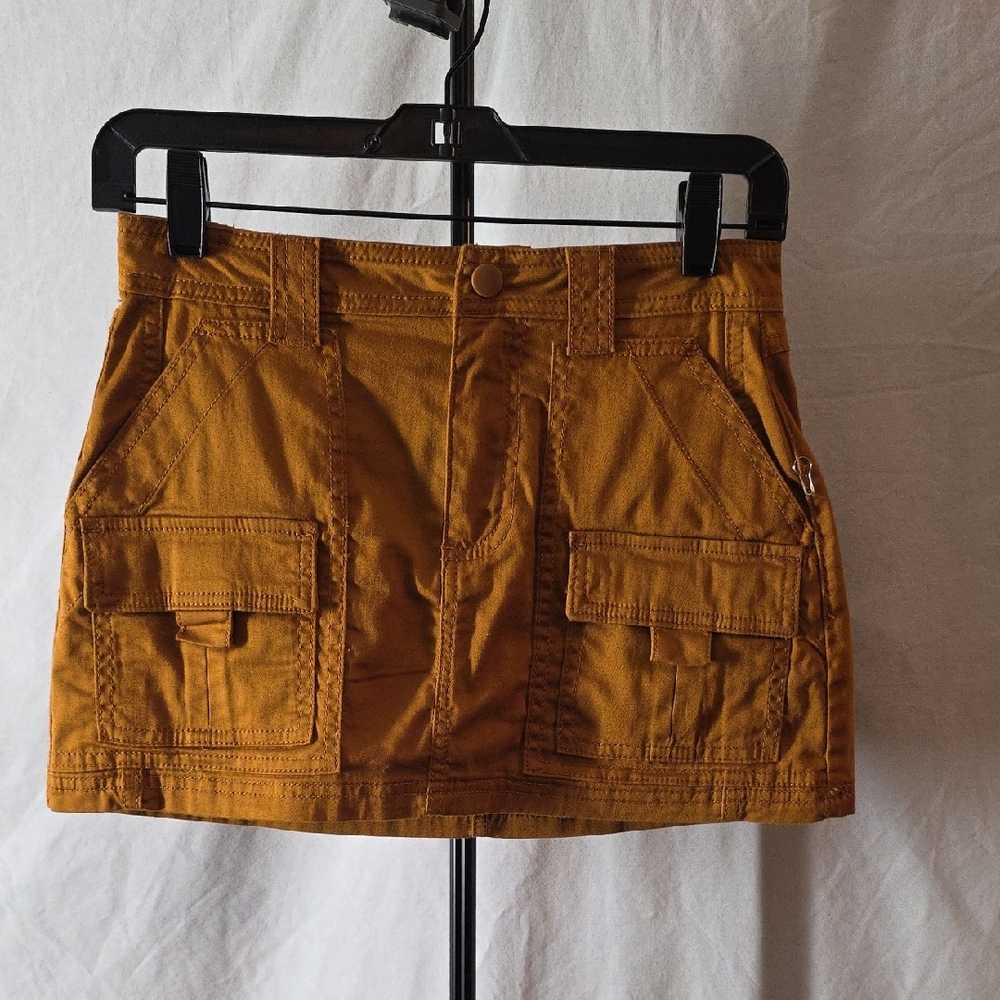 Forever 21 Women's Orange Cargo Skirt. XS. 98% Cotton.  New With Tags.